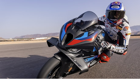 SVELATA LA NUOVA M 1000 RR: BMW toglie i veli dal modello 2025