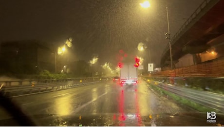 Cronaca meteo diretta - Allerta maltempo in Liguria: nubifragio nella notte su Genova - Video