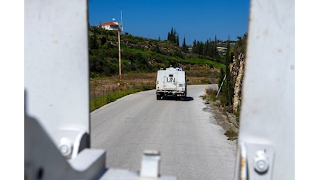 Carri armati israeliani irrompono in una base Unifil, Meloni sente Netanyahu: Sia garantita la sicurezza del personale di peacekeeping