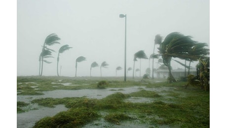 L'uragano Beryl si rinforza ancora, paura in Giamaica