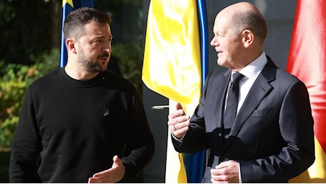 Scholz chiama Putin, la rabbia di Zelensky: “Così lo toglie dall’isolamento”