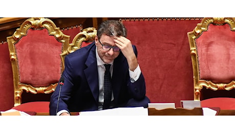 Manovra, Giorgetti smonta le fake della sinistra: Non va contro i poveri cristi, aiuta chi ha bisogno (video)