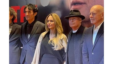 Cinema, Jolie: l'incontro con Baricco e l'urgenza di Without Blood