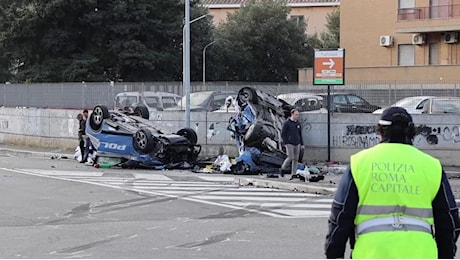 Roma, tragico incidente nella notte tra due volanti: morto un poliziotto, due feriti