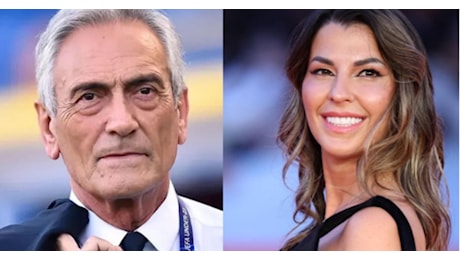 Il presidente Figc Gravina e l'ambasciatrice di pace Claudia Conte dai bambini del quartiere Tamburi di Taranto