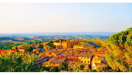 Pienza, vicoli che impongono baci e poetiche atmosfere autunnali: la fuga a due è servita tra “nana”, arte e storia
