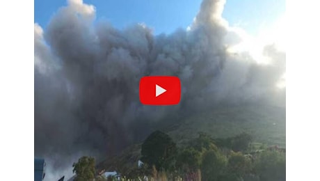 Meteo: Stromboli, allerta rossa dopo l'eruzione del vulcano, nube di cenere alta 2 km; il Video