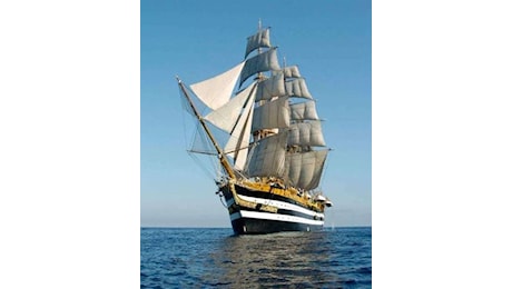 Amerigo Vespucci: accolta a Reggio Calabria la nave più bella del mondo