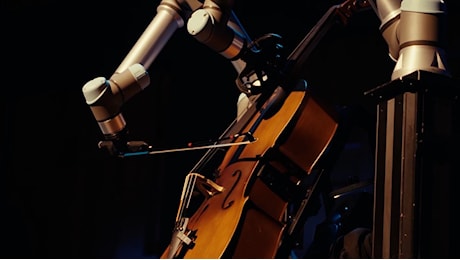 Video. Svezia: il concerto eseguito da un violoncellista robot