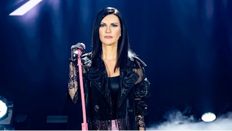 Laura Pausini sospende il tour: Stamattina mi sono svegliata KO