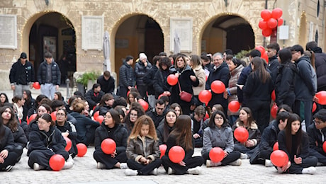 Arpino – Gli studenti dell’IIS Tulliano in piazza contro la violenza di genere