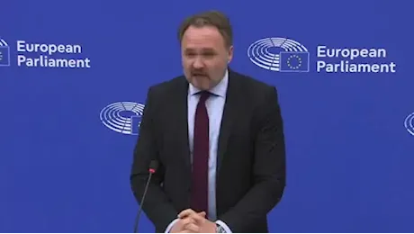 Commissione Ue: stop alle importazioni di gas russo entro il 2027