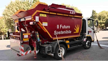 Operatore ecologico massacrato di botte in strada a Roma