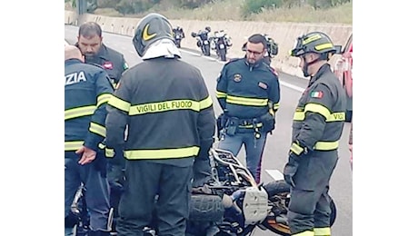 Tragico scontro auto-moto, due morti