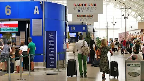 Sardegna, stangata di Pasqua per i ritardatari del biglietto aereo: «Prezzi da voli intercontinentali»