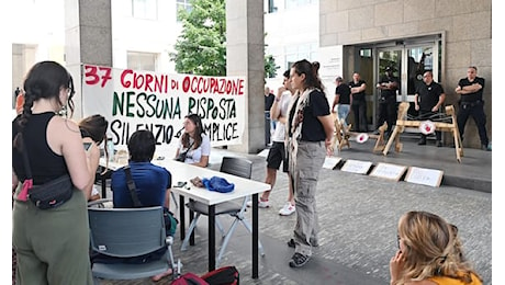 Torino, studenti Pro-Palestina in presidio davanti al Politecnico