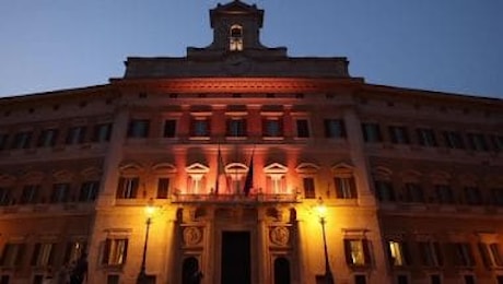 Giorno contro la violenza sulle donne, Montecitorio si illumina di arancione