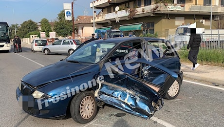 Incidente sulla Casilina, violento impatto tra due auto: una donna elitrasportata in codice rosso