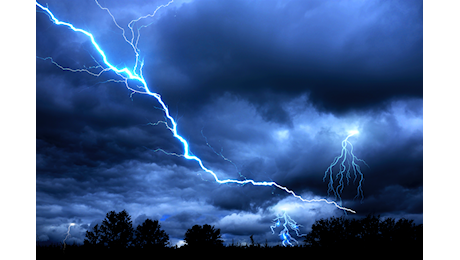 Maltempo - Prociv regionale, allerta meteo arancione: temporali e rischio idrogeologico, possibili chiusure scuole. Decidono i sindaci