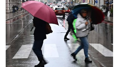 Meteo, oggi allerta gialla in 6 regioni per piogge e forti temporali: le zone a rischio