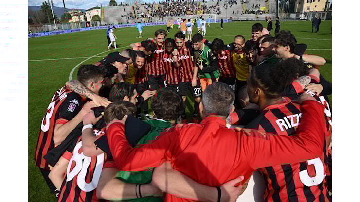 La squadra e lo staff firmano l'istanza di fallimento - Gazzetta Lucchese La squadra e lo staff firmano l'istanza di fallimento - Gazzetta Lucchese