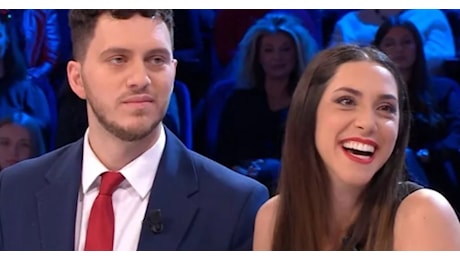 Affari tuoi, De Martino rimprovera Ambra: Ascoltami, questo gioco è un privilegio