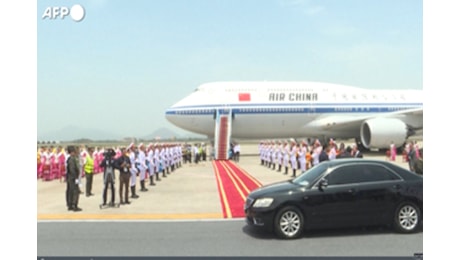Xi arriva in Vietnam, prima tappa del viaggio ufficiale nel sudest asiatico