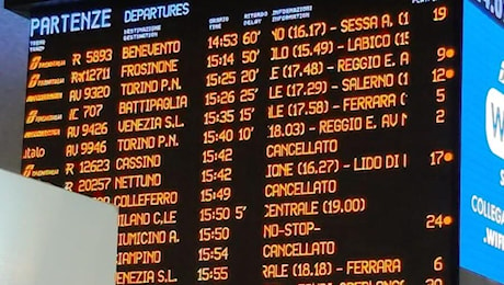 Caos treni, chiesto il rimborso totale del biglietto per i disagi patiti dai viaggiatori