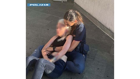 Como: tenta di buttarsi da un tetto. Salvata da una giovane poliziotta