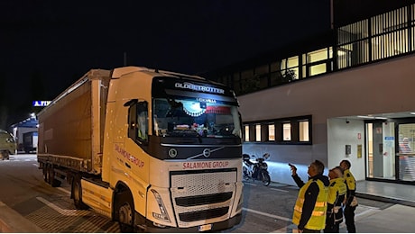 Incidente sul lavoro a Padova, donna uccisa da un camion sul piazzale della ditta