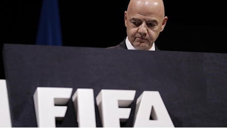 Calciatori e Leghe europee assieme contro la Fifa: reclamo sul calendario per «abuso di posizione dominante»