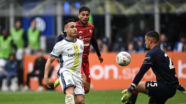 LIVE - Inter-Cagliari 2-0, 48': primo pallone della ripresa per i rossoblu. Quasi 72mila persone a San Siro - FC Inter News LIVE - Inter-Cagliari 2-0, 48': primo pallone della ripresa per i rossoblu. Quasi 72mila persone a San Siro - FC Inter News
