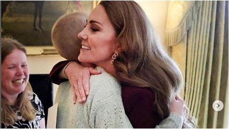 Kate Middleton incontra una giovane fotografa malata di cancro. Il ritorno al lavoro della principessa