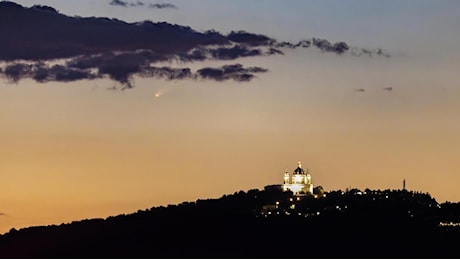 La “cometa del secolo” illumina Superga