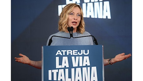 Meloni infiamma Atreju: “Avanti con riforme”. Attacchi a Schlein, Prodi e Landini