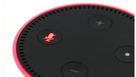 Alexa, chiedile di abbassarti la bolletta: se sai come usarla risparmi il 30% di energia in casa