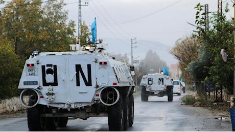 Unifil, razzi di Hezbollah sugli italiani. In Libano escalation mentre si tratta