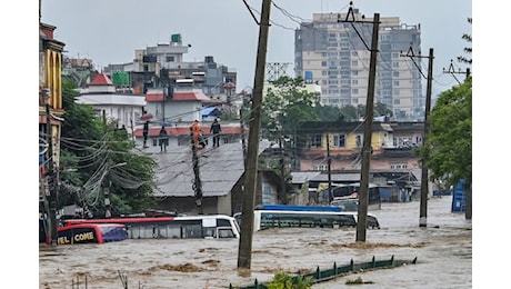 Nepal, oltre 100 morti e decine di dispersi per le inondazioni