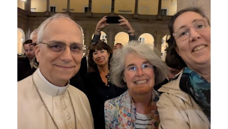 La visita a sorpresa al Sant'Uffizio, poi la Messa: i primi passi del Papa