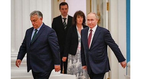 Orbán alla corte di Putin imbarazza l’Ue: «Atteggiamento sleale»