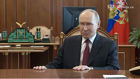 Ucraina, iniziata la tregua di tre giorni decisa da Putin | Macron annuncia un Consiglio di difesa comune tra Francia e Germania