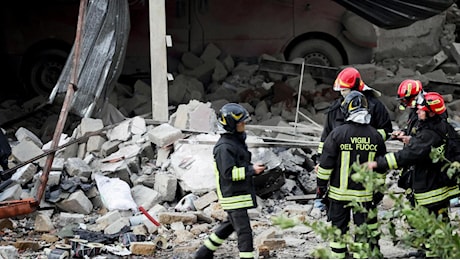 Il boato e le macerie, strage di ragazzi nella fabbrica abusiva di fuochi di artificio