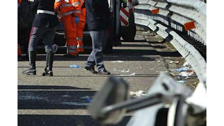 Incidente a Velletri, auto si ribalta: giovane ragazzo perde la vita