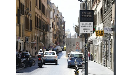 Domenica ecologica a Roma: stop alle auto in strada. Cittadini furibondi con Gualtieri