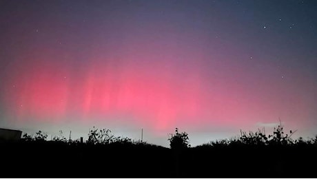 L’incredibile aurora boreale vista dall’Emilia Romagna: lo spettacolo in cielo