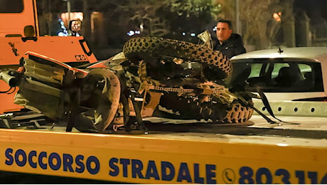 Cade con la moto da cross. Muore a 20 anni in una cava