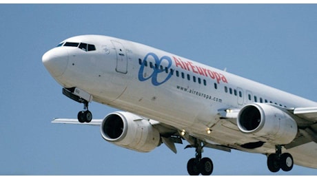 Forte turbolenza in volo, 30 feriti su Boeing 787-9 della Air Europa: il video shock