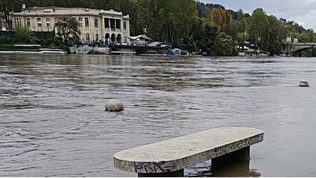 Città sott'acqua, frane e allagamenti: il maltempo spaventa l'Italia in un weekend di allerta rossa