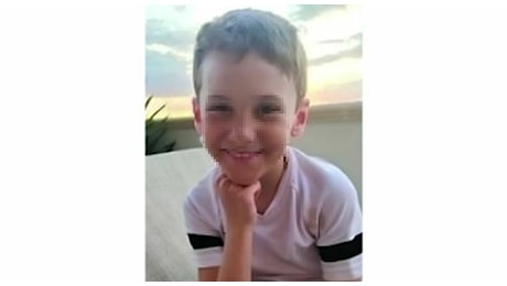 Maciej Bida, bimbo di 10 anni morto investito da un'auto al passaggio a livello: i funerali a Nola, poi la salma tornerà in Islanda