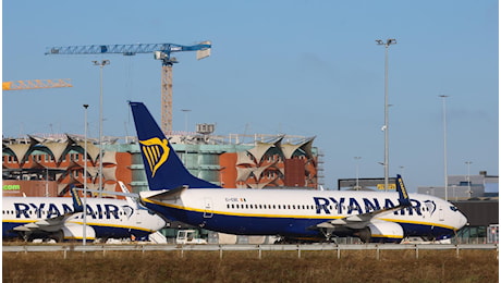 Ryanair rivede le tariffe per i bagagli a mano: ecco come cambiano i costi